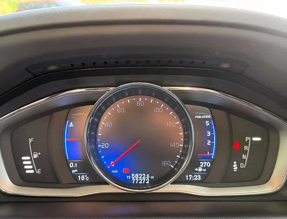Used 2016 Volvo XC60 R-Design Luxury Nav Power Blue - Interior and Exterior details 10