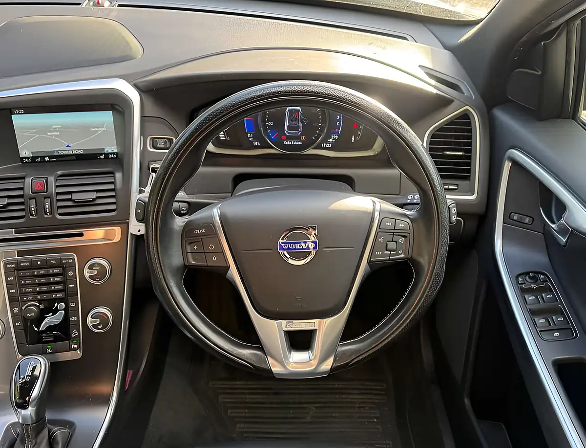 Used 2016 Volvo XC60 R-Design Luxury Nav Power Blue - Interior and Exterior details 11