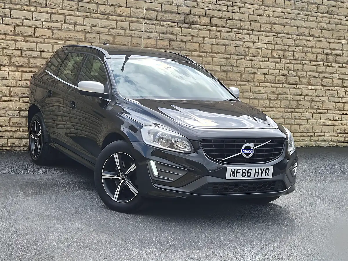 Used 2016 Volvo XC60 R-Design Nav Black - Front View