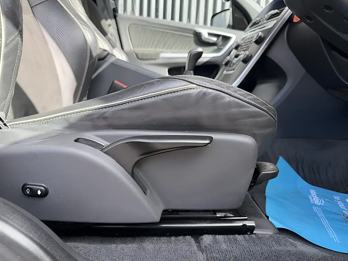 Used 2016 Volvo XC60 R-Design Nav Black - Interior and Exterior details 11