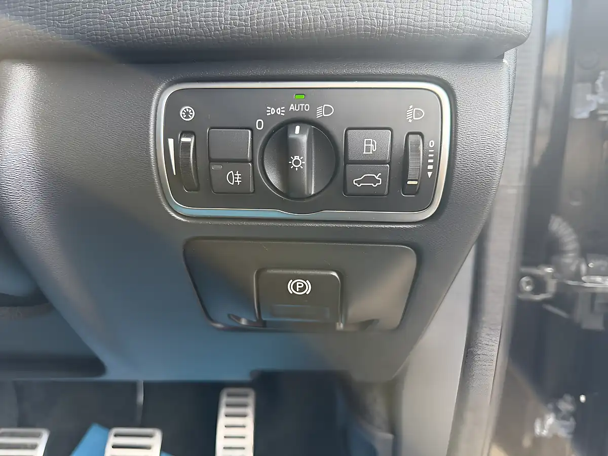 Used 2016 Volvo XC60 R-Design Nav Black - Interior and Exterior details 18