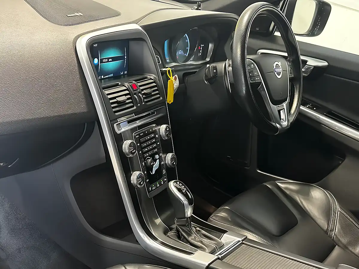 Used 2016 Volvo XC60 R-Design Nav Crystal White - Interior and Exterior details 13