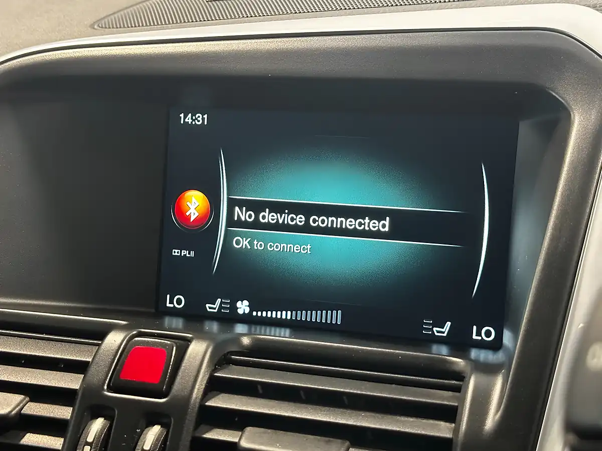 Used 2016 Volvo XC60 R-Design Nav Crystal White - Interior and Exterior details 18