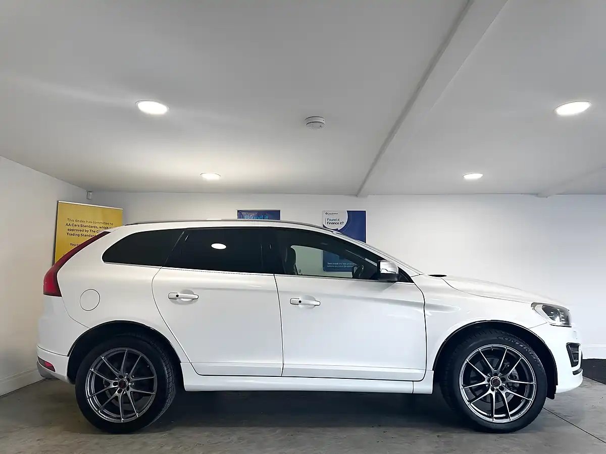 Used 2016 Volvo XC60 R-Design Nav Crystal White - Interior and Exterior details 7