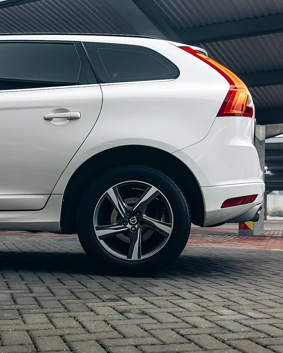 Used 2016 Volvo XC60 R-Design Nav Ice White - Interior and Exterior details 12