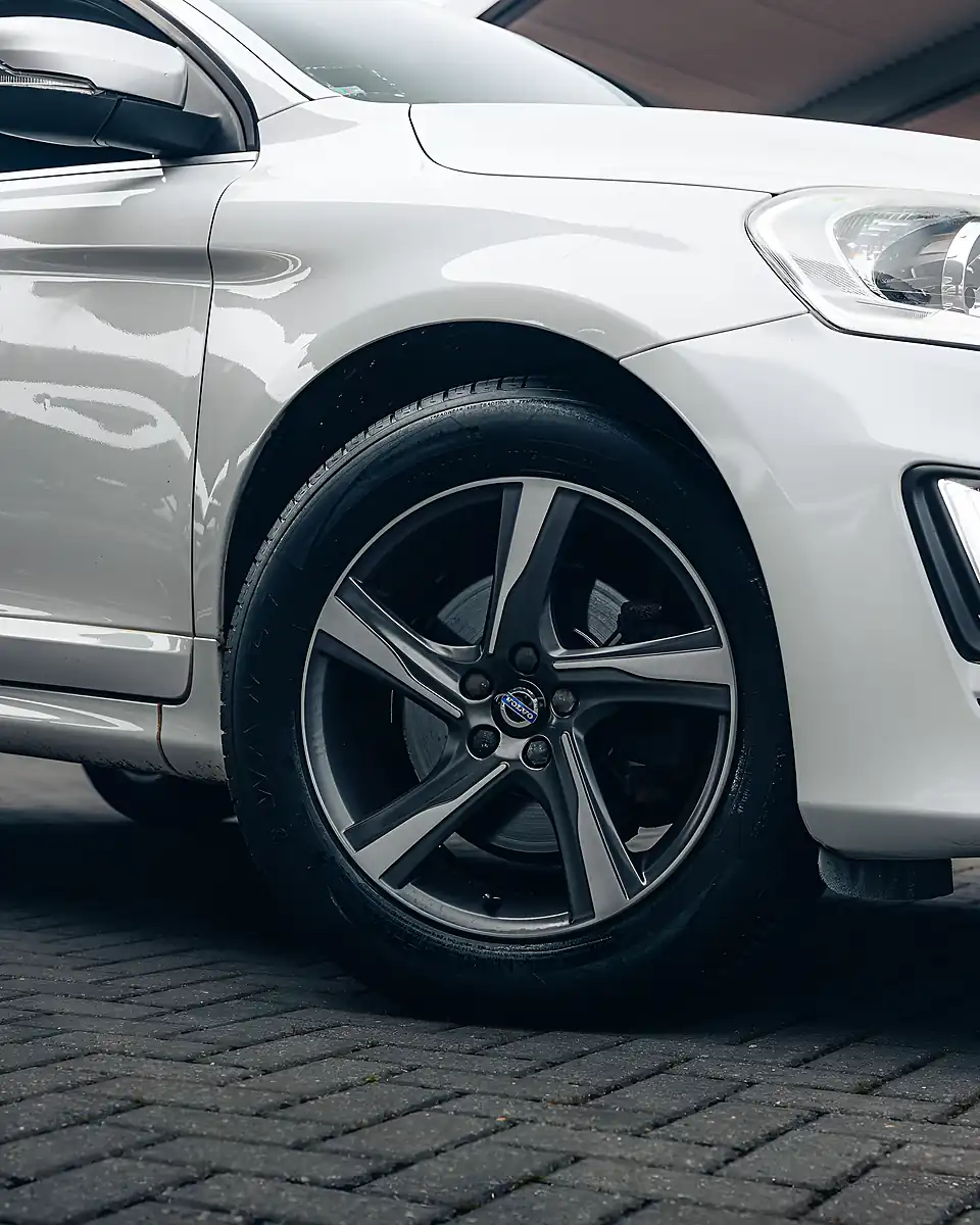 Used 2016 Volvo XC60 R-Design Nav Ice White - Interior and Exterior details 16