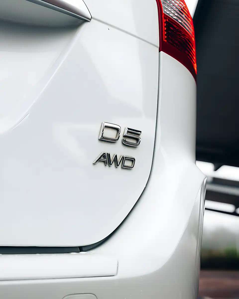 Used 2016 Volvo XC60 R-Design Nav Ice White - Interior and Exterior details 19