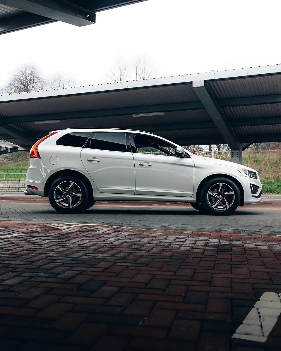 Used 2016 Volvo XC60 R-Design Nav Ice White - Interior and Exterior details 5