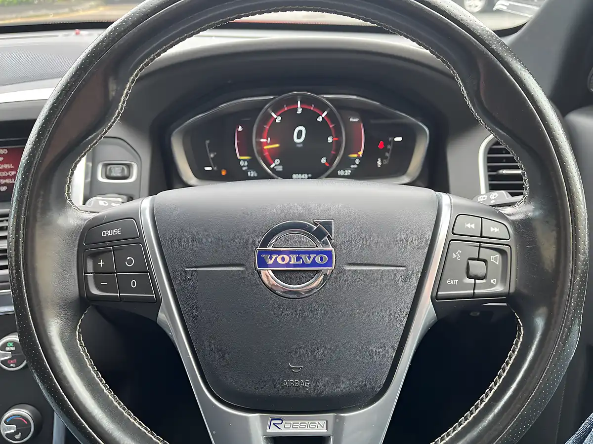 Used 2016 Volvo XC60 R-Design Nav Red - Interior and Exterior details 14