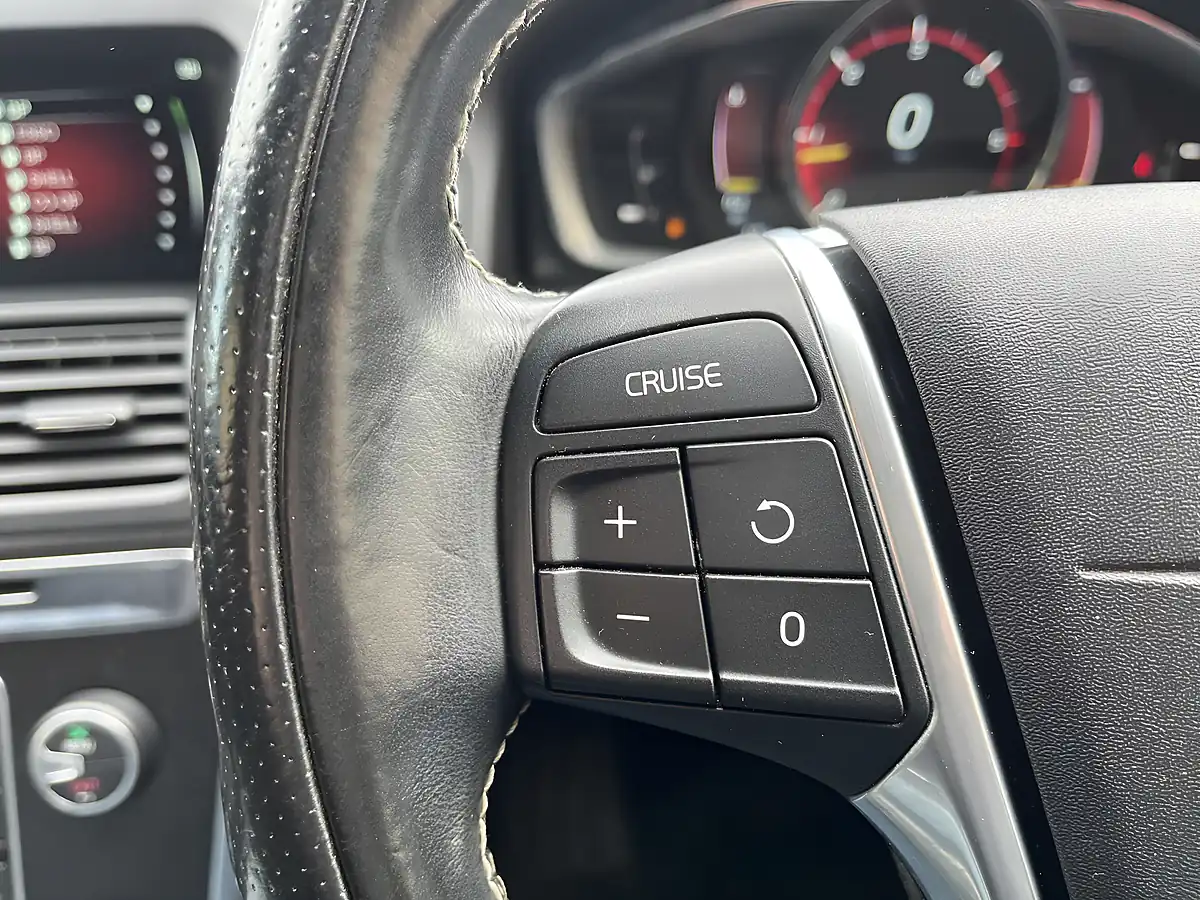 Used 2016 Volvo XC60 R-Design Nav Red - Interior and Exterior details 15
