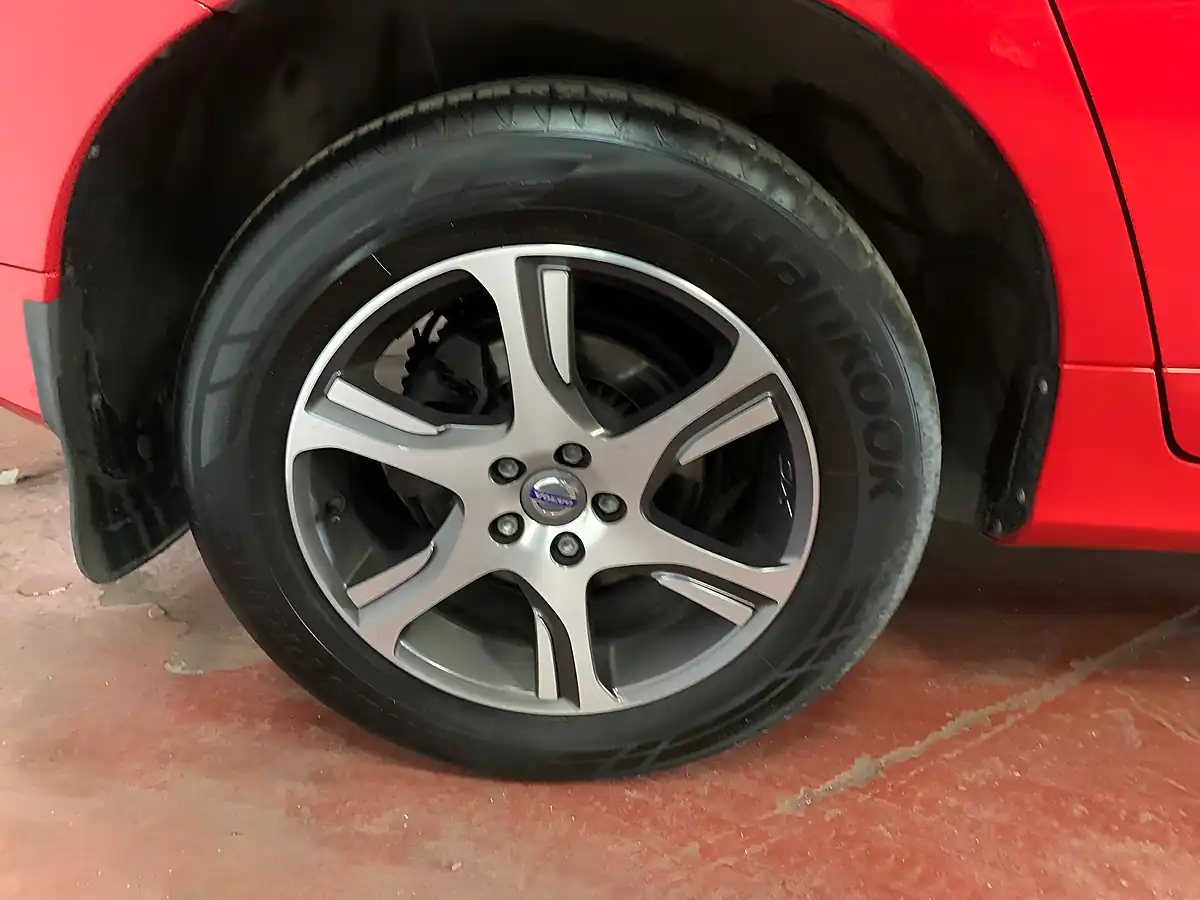 Used 2016 Volvo XC60 R-Design Nav Red - Interior and Exterior details 9