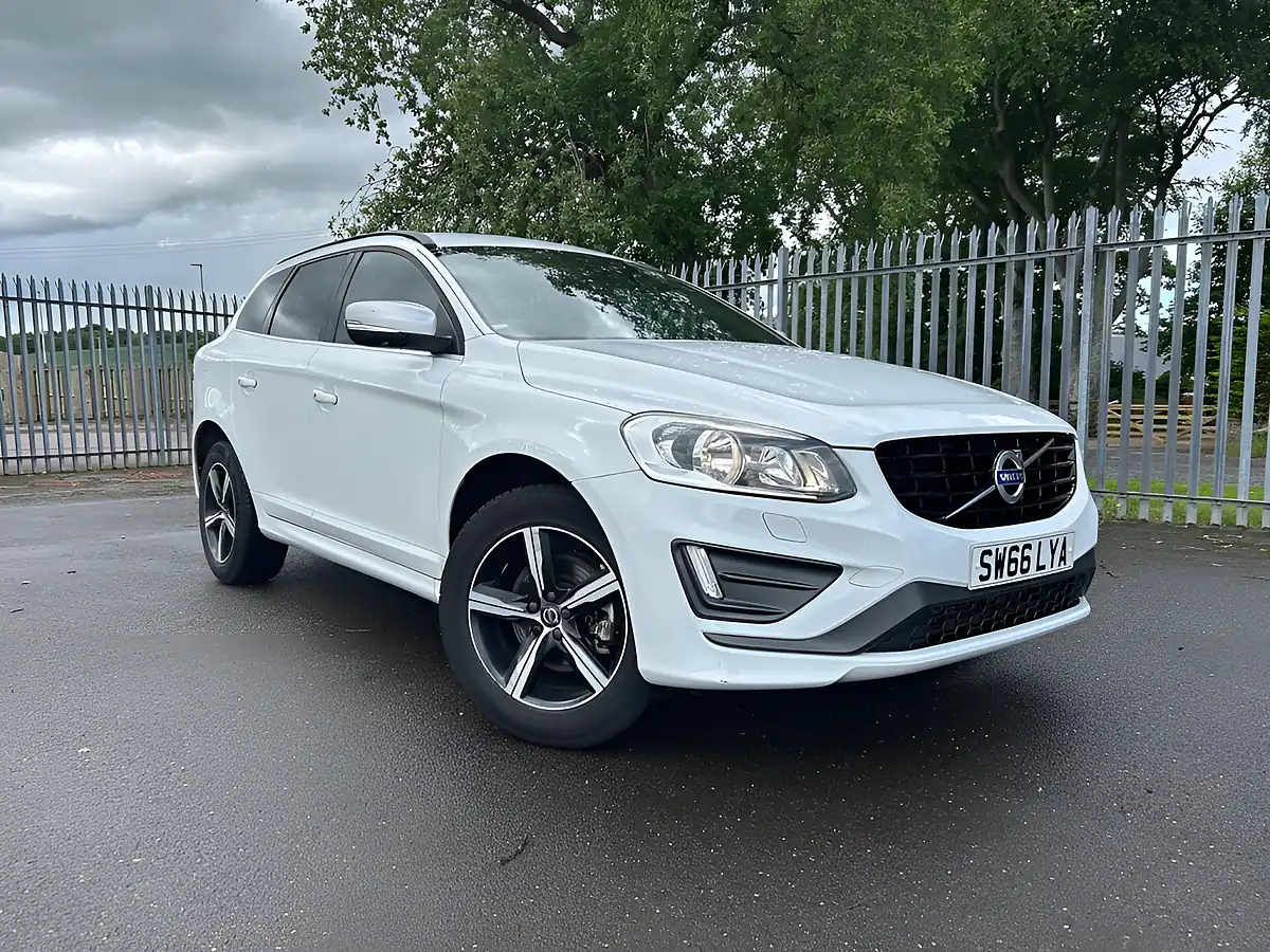 Used 2016 Volvo XC60 R-Design Nav White - Front View