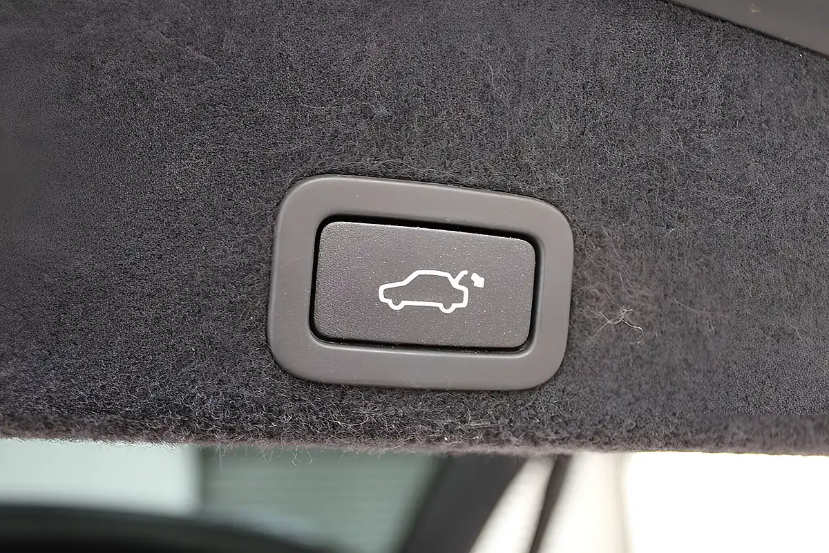 Used 2016 Volvo XC60 Se Lux Nav Black - Interior and Exterior details 11