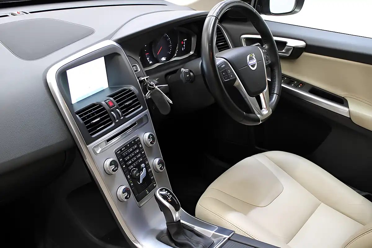 Used 2016 Volvo XC60 Se Lux Nav Black - Interior and Exterior details 15