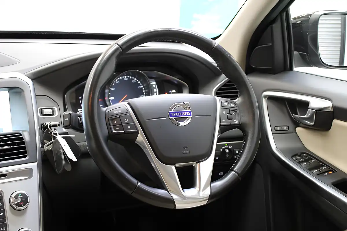 Used 2016 Volvo XC60 Se Lux Nav Black - Interior and Exterior details 16