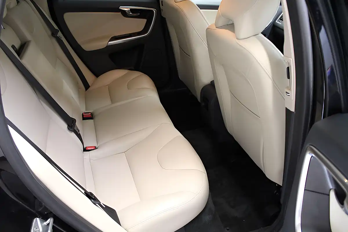 Used 2016 Volvo XC60 Se Lux Nav Black - Interior and Exterior details 17