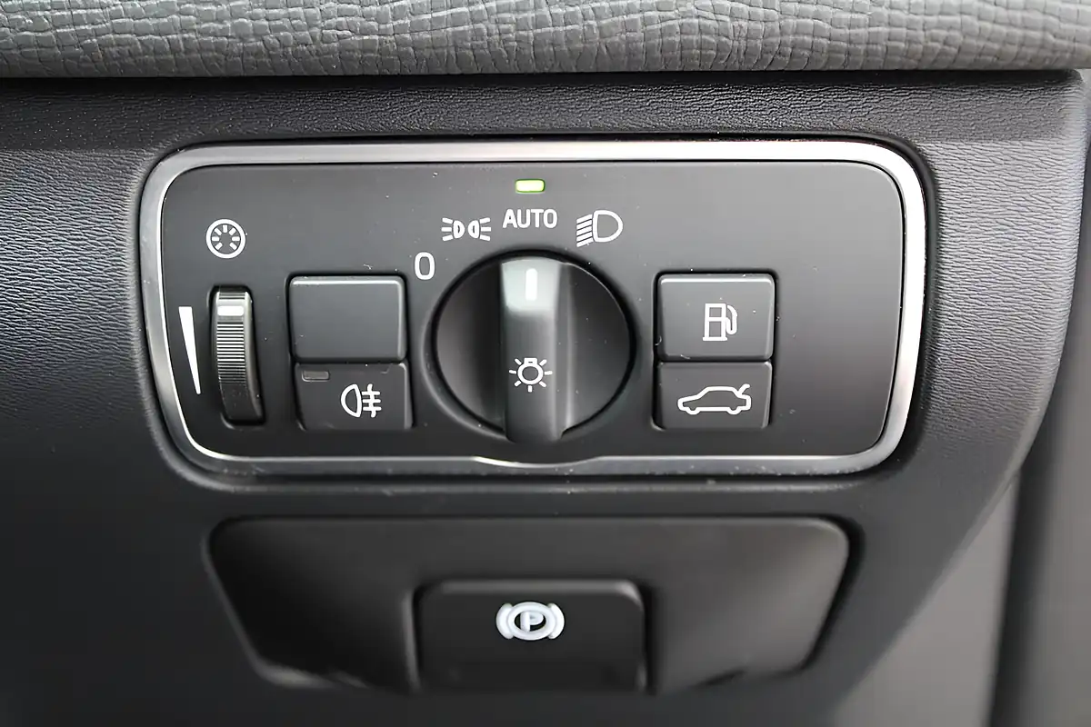 Used 2016 Volvo XC60 Se Lux Nav Black - Interior and Exterior details 19