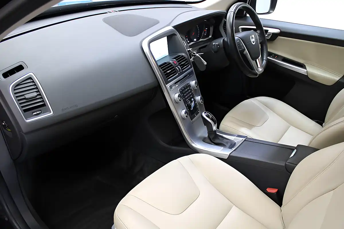 Used 2016 Volvo XC60 Se Lux Nav Black - Interior and Exterior details 2