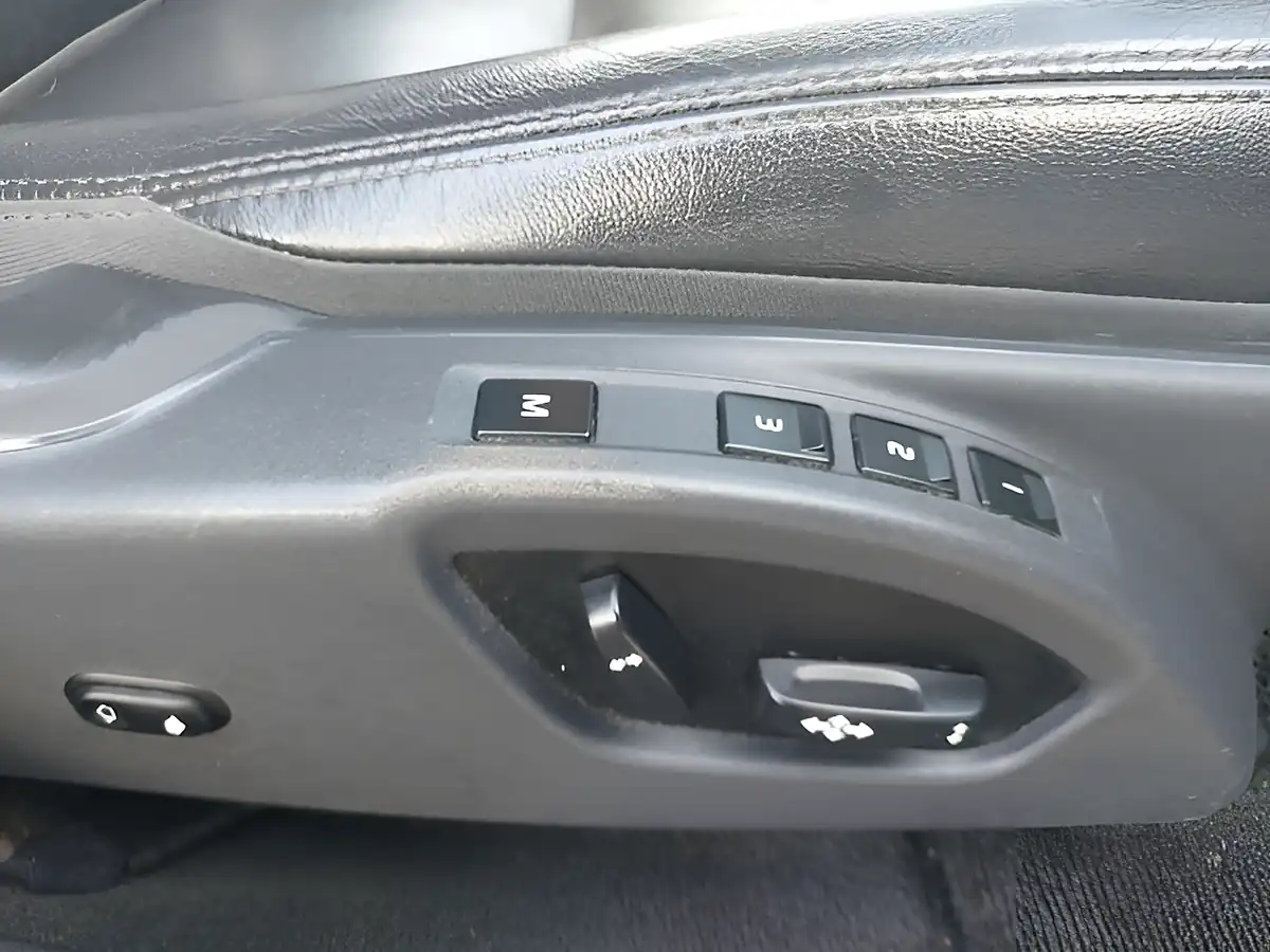 Used 2016 Volvo XC60 Se Lux Nav Black - Interior and Exterior details 14