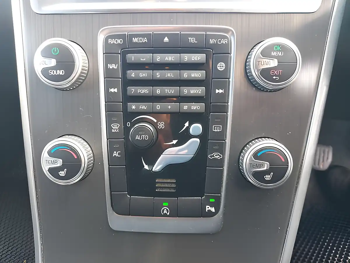 Used 2016 Volvo XC60 Se Lux Nav Black - Interior and Exterior details 19