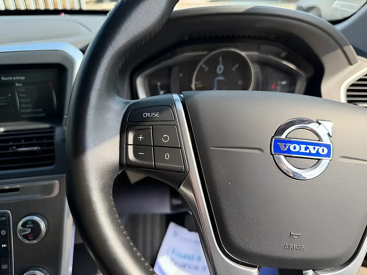 Used 2016 Volvo XC60 Se Lux Nav Blue - Interior and Exterior details 14