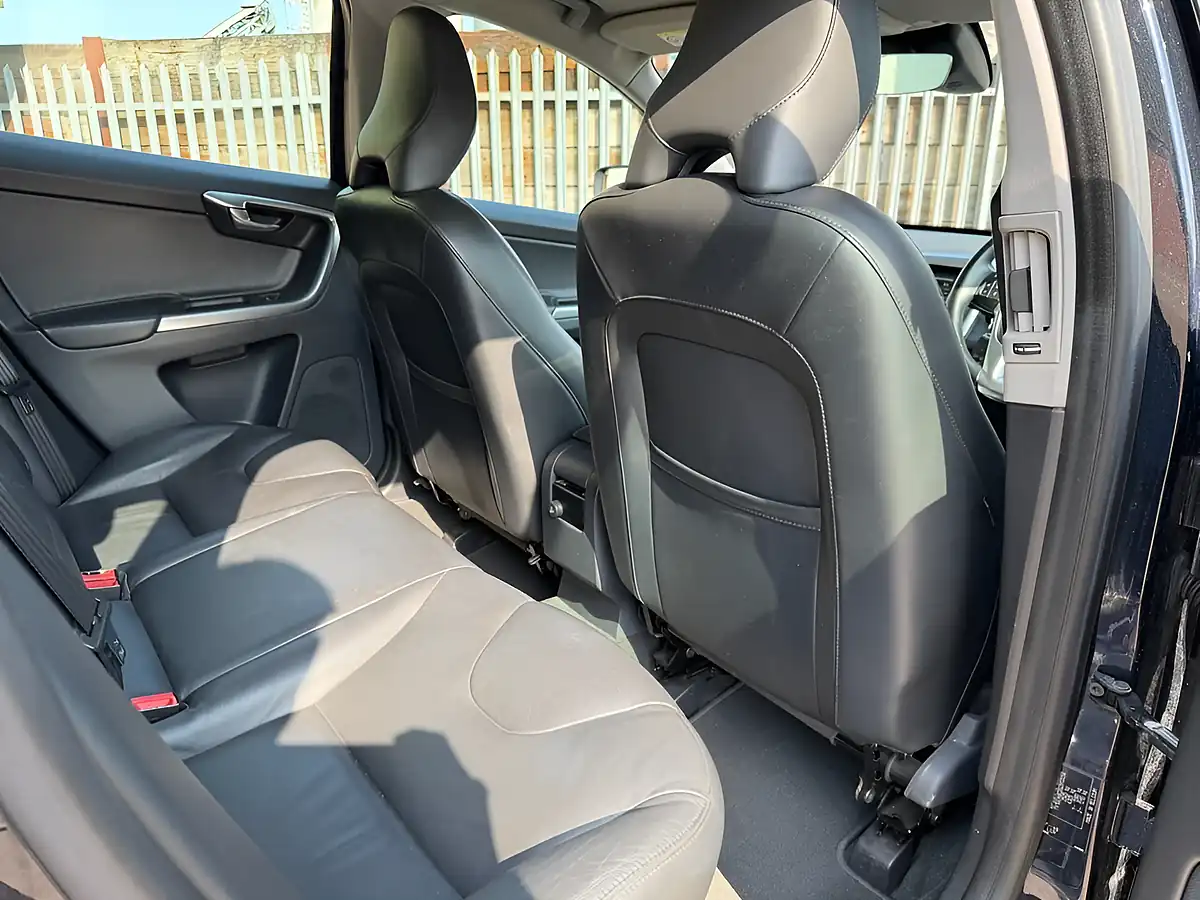 Used 2016 Volvo XC60 Se Lux Nav Blue - Interior and Exterior details 15