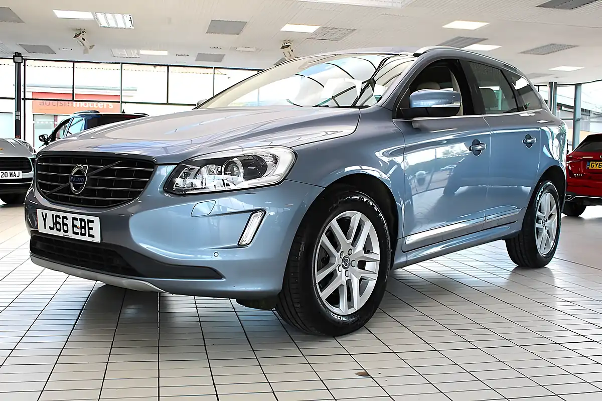 Used 2016 Volvo XC60 Se Lux Nav Blue - Front View