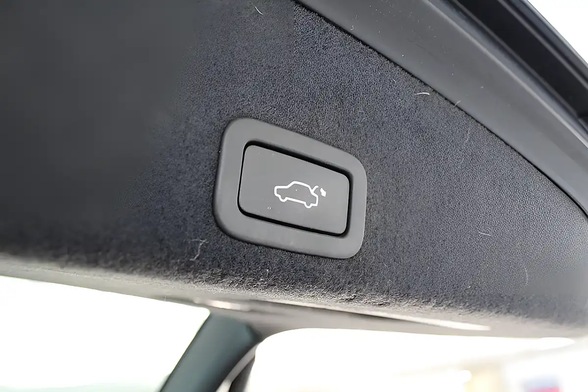 Used 2016 Volvo XC60 Se Lux Nav Blue - Interior and Exterior details 11