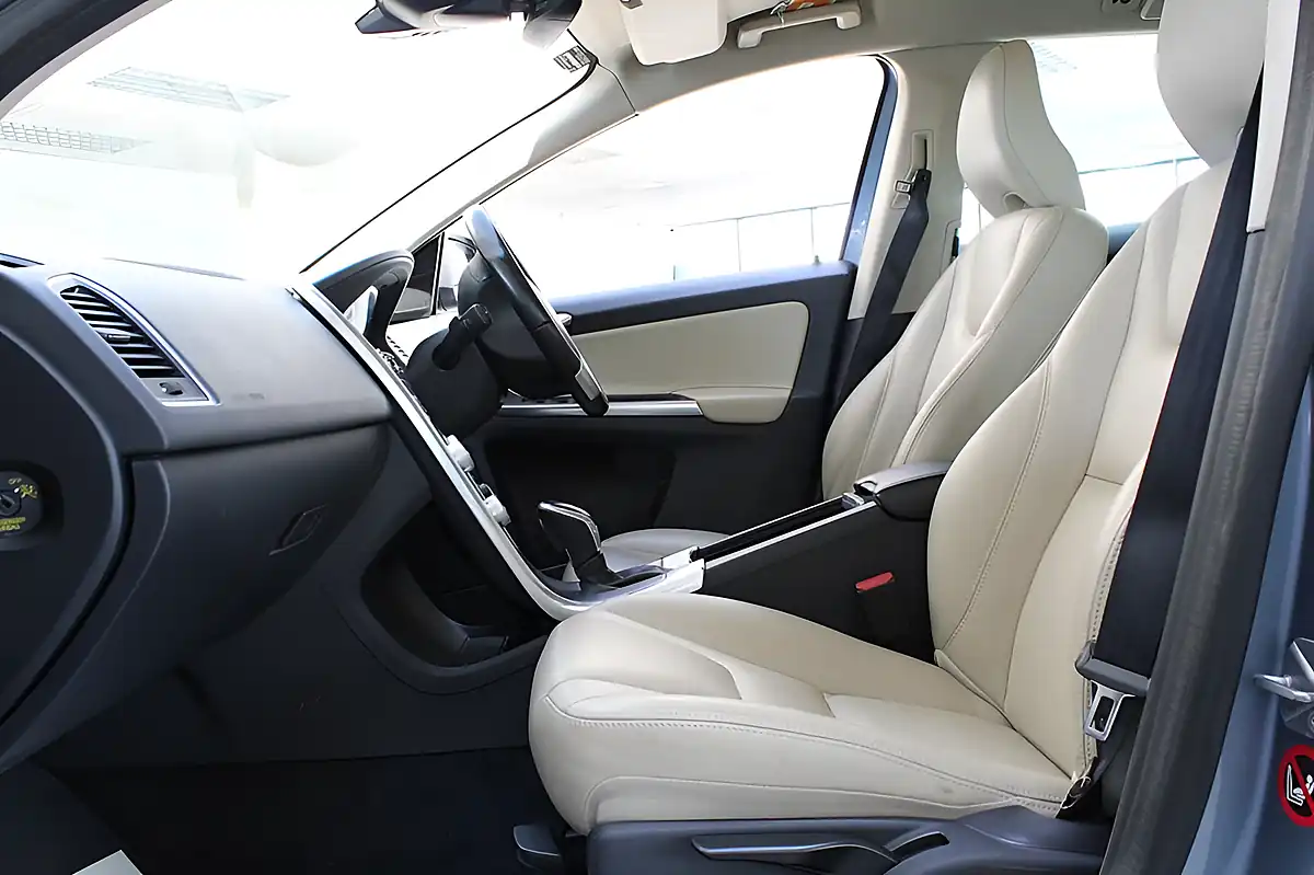 Used 2016 Volvo XC60 Se Lux Nav Blue - Interior and Exterior details 12