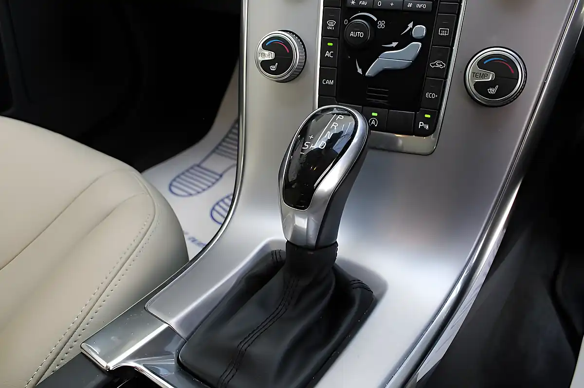 Used 2016 Volvo XC60 Se Lux Nav Blue - Interior and Exterior details 14