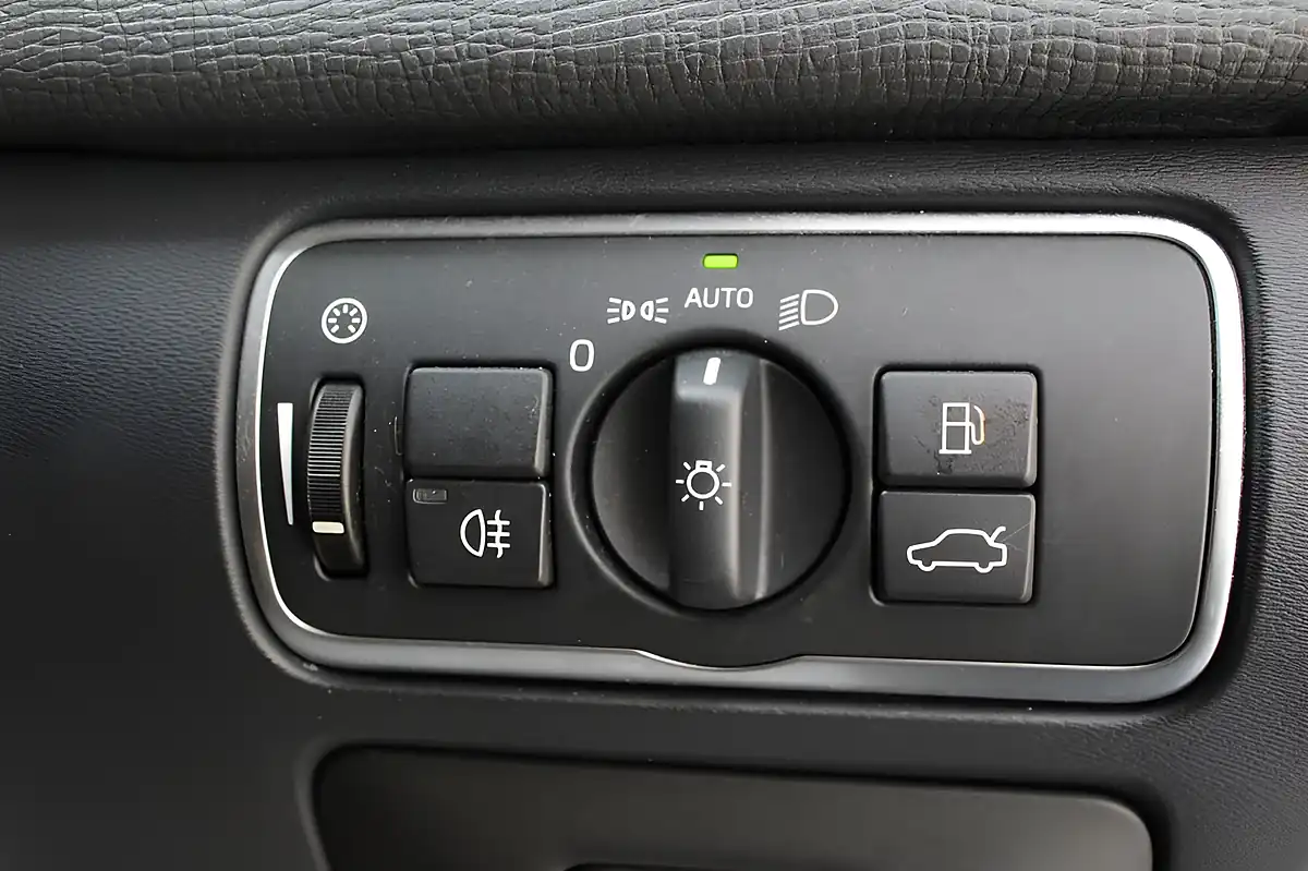 Used 2016 Volvo XC60 Se Lux Nav Blue - Interior and Exterior details 18