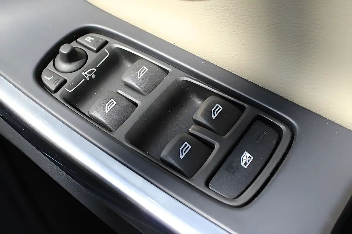 Used 2016 Volvo XC60 Se Lux Nav Blue - Interior and Exterior details 19