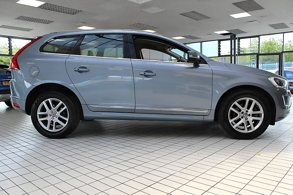 Used 2016 Volvo XC60 Se Lux Nav Blue - Interior and Exterior details 8