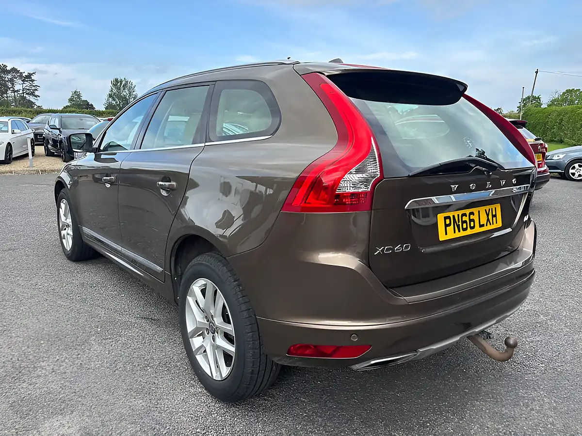 Used 2016 Volvo XC60 Se Lux Nav Bronze - Interior and Exterior details 3