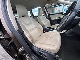 Used 2016 Volvo XC60 Se Lux Nav Bronze - Interior and Exterior details 4
