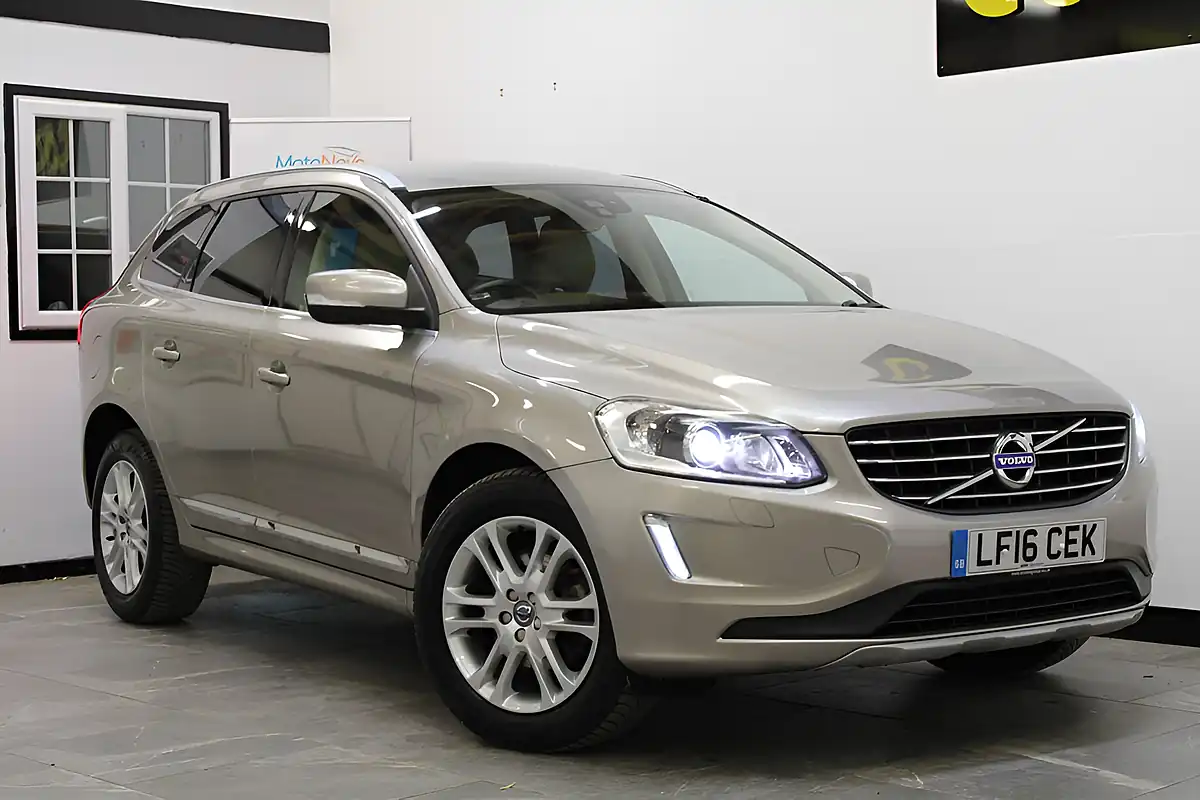Used 2016 Volvo XC60 Se Lux Nav Gold - Front View