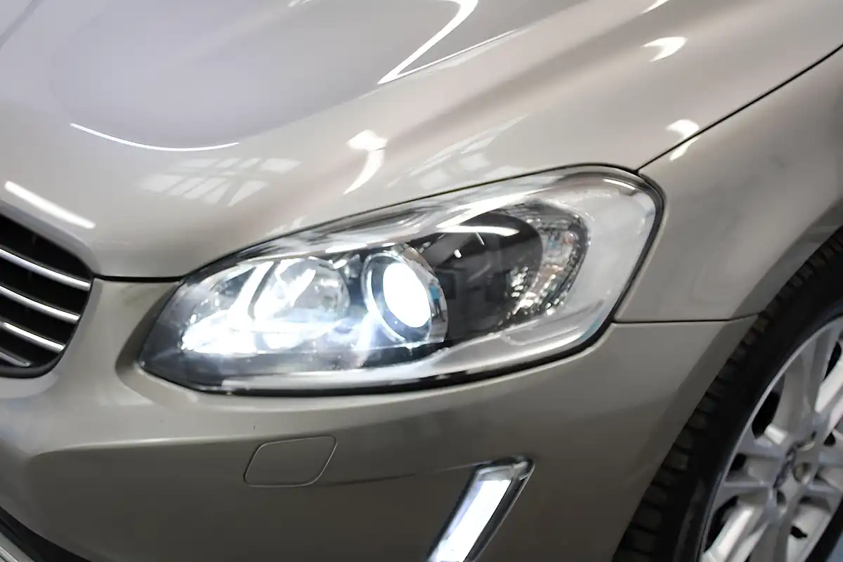 Used 2016 Volvo XC60 Se Lux Nav Gold - Interior and Exterior details 14