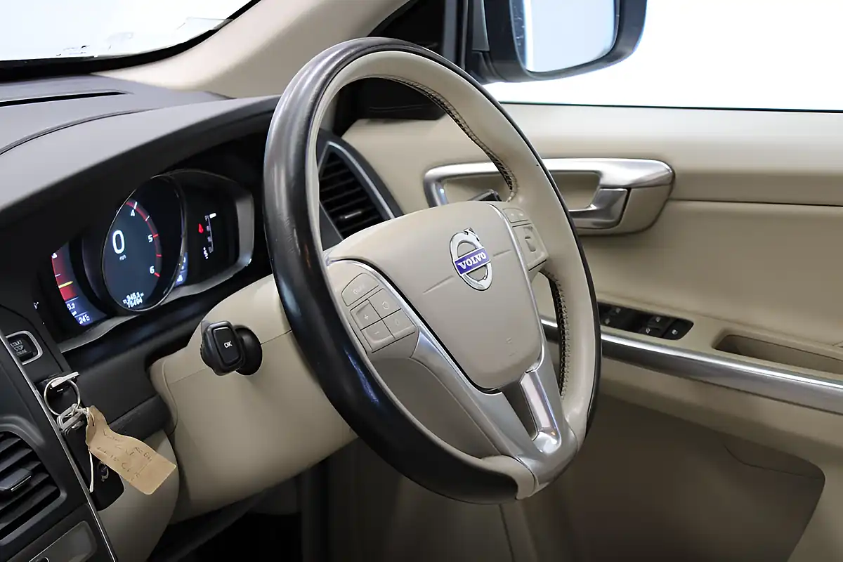 Used 2016 Volvo XC60 Se Lux Nav Gold - Interior and Exterior details 15