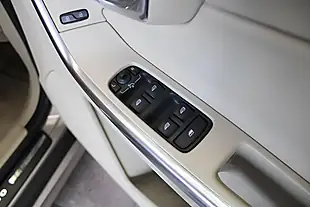 Used 2016 Volvo XC60 Se Lux Nav Gold - Interior and Exterior details 17