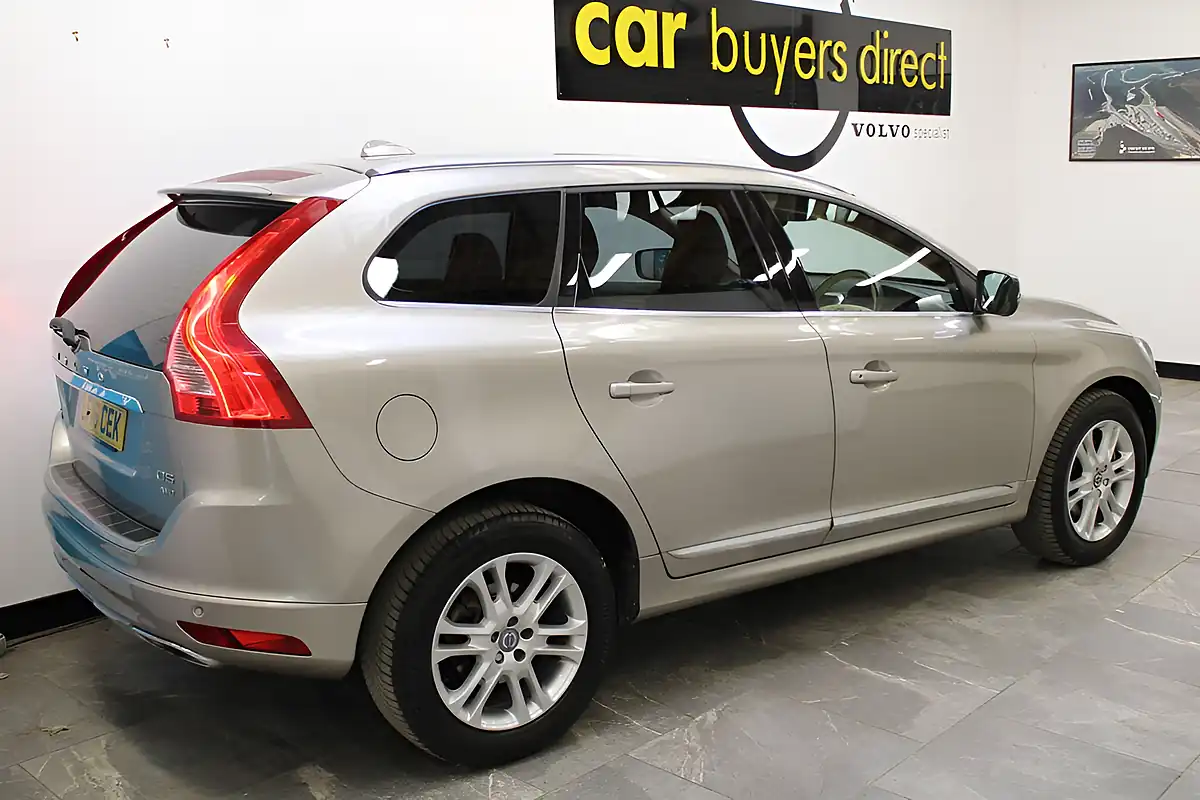 Used 2016 Volvo XC60 Se Lux Nav Gold - Interior and Exterior details 4