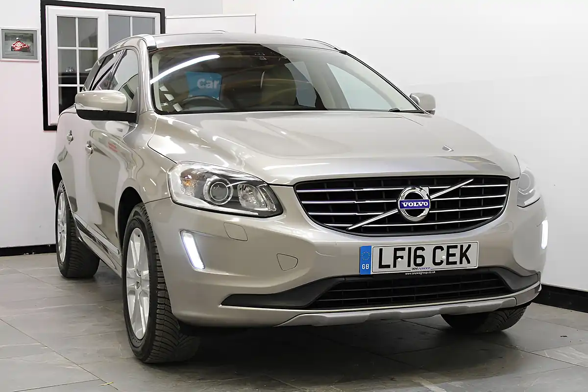 Used 2016 Volvo XC60 Se Lux Nav Gold - Interior and Exterior details 7