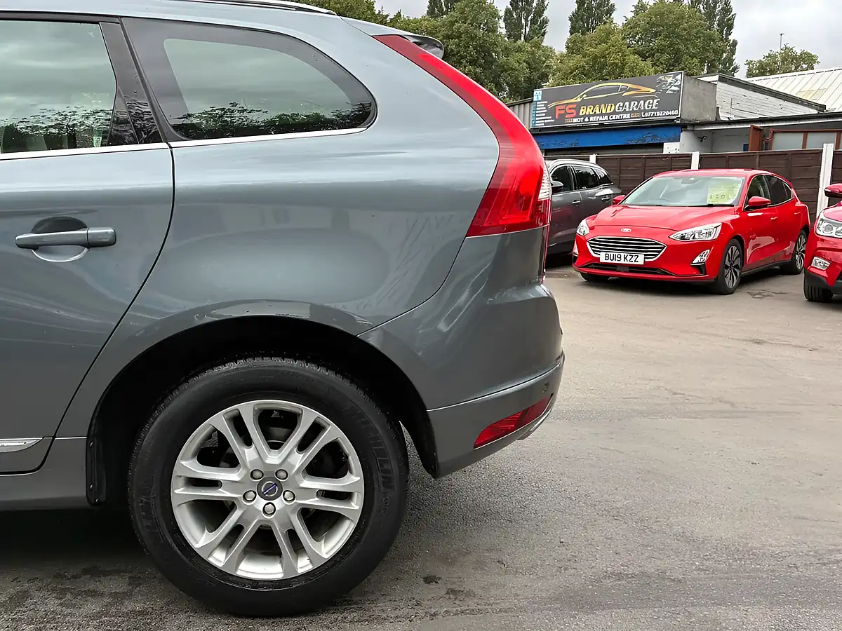 Used 2016 Volvo XC60 Se Lux Nav Grey - Interior and Exterior details 11