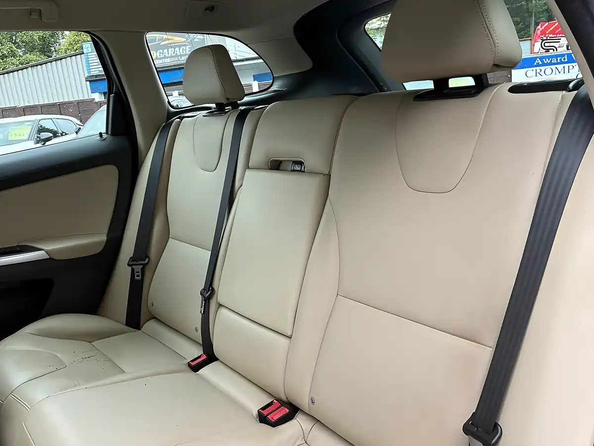 Used 2016 Volvo XC60 Se Lux Nav Grey - Interior and Exterior details 17