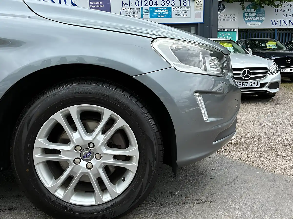 Used 2016 Volvo XC60 Se Lux Nav Grey - Interior and Exterior details 5