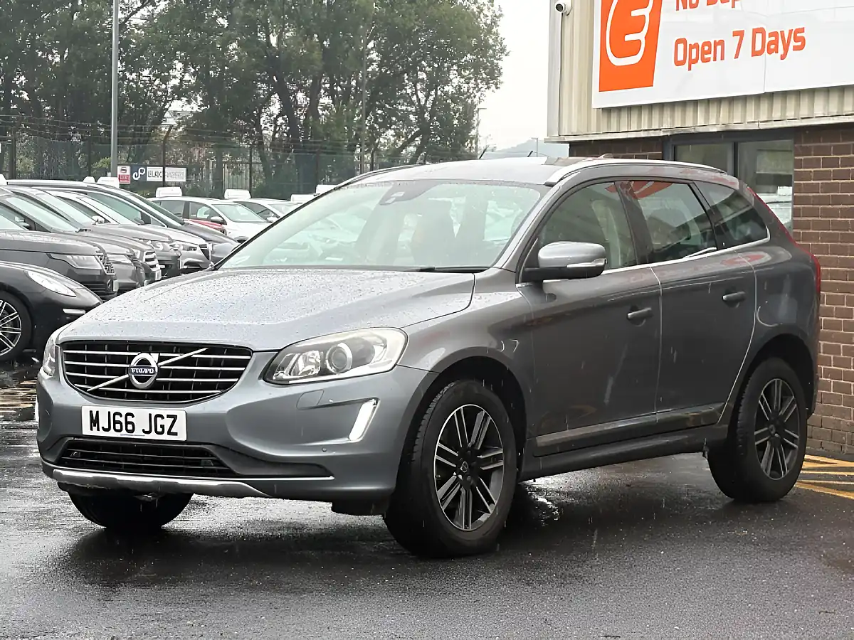 Used 2016 Volvo XC60 Se Lux Nav Grey - Front View