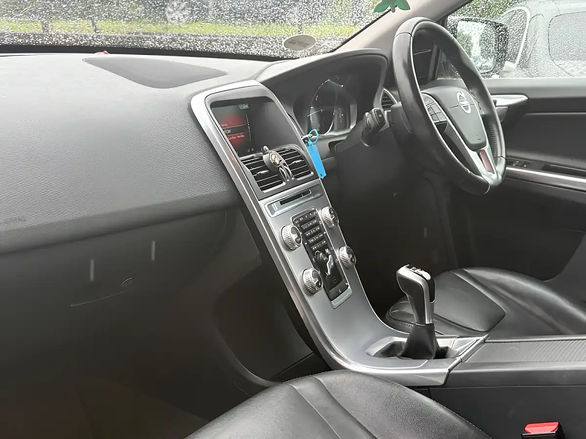 Used 2016 Volvo XC60 Se Lux Nav Grey - Interior and Exterior details 11
