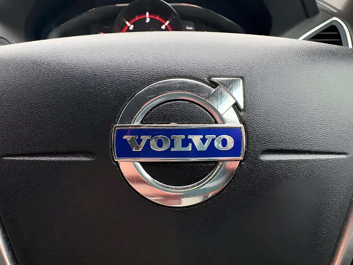 Used 2016 Volvo XC60 Se Lux Nav Grey - Interior and Exterior details 14