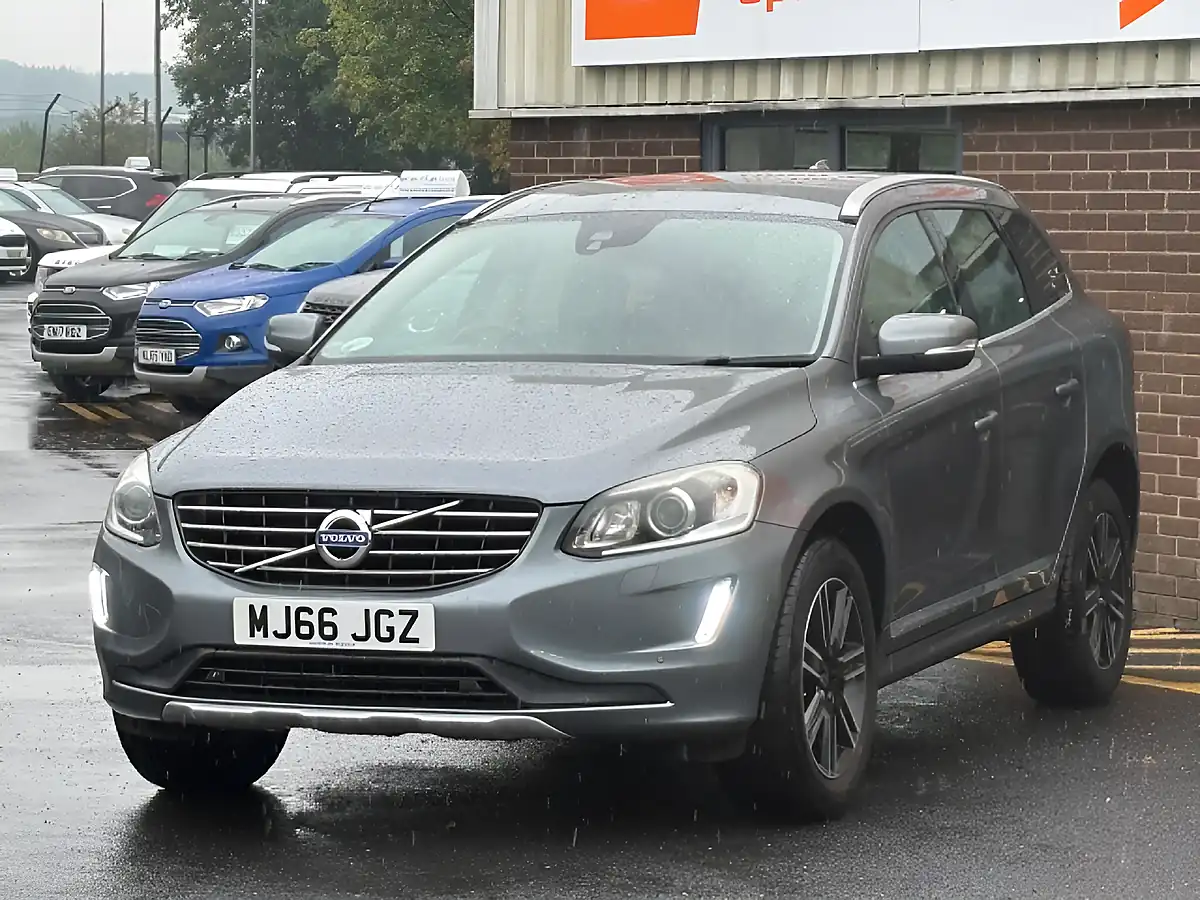 Used 2016 Volvo XC60 Se Lux Nav Grey - Interior and Exterior details 3