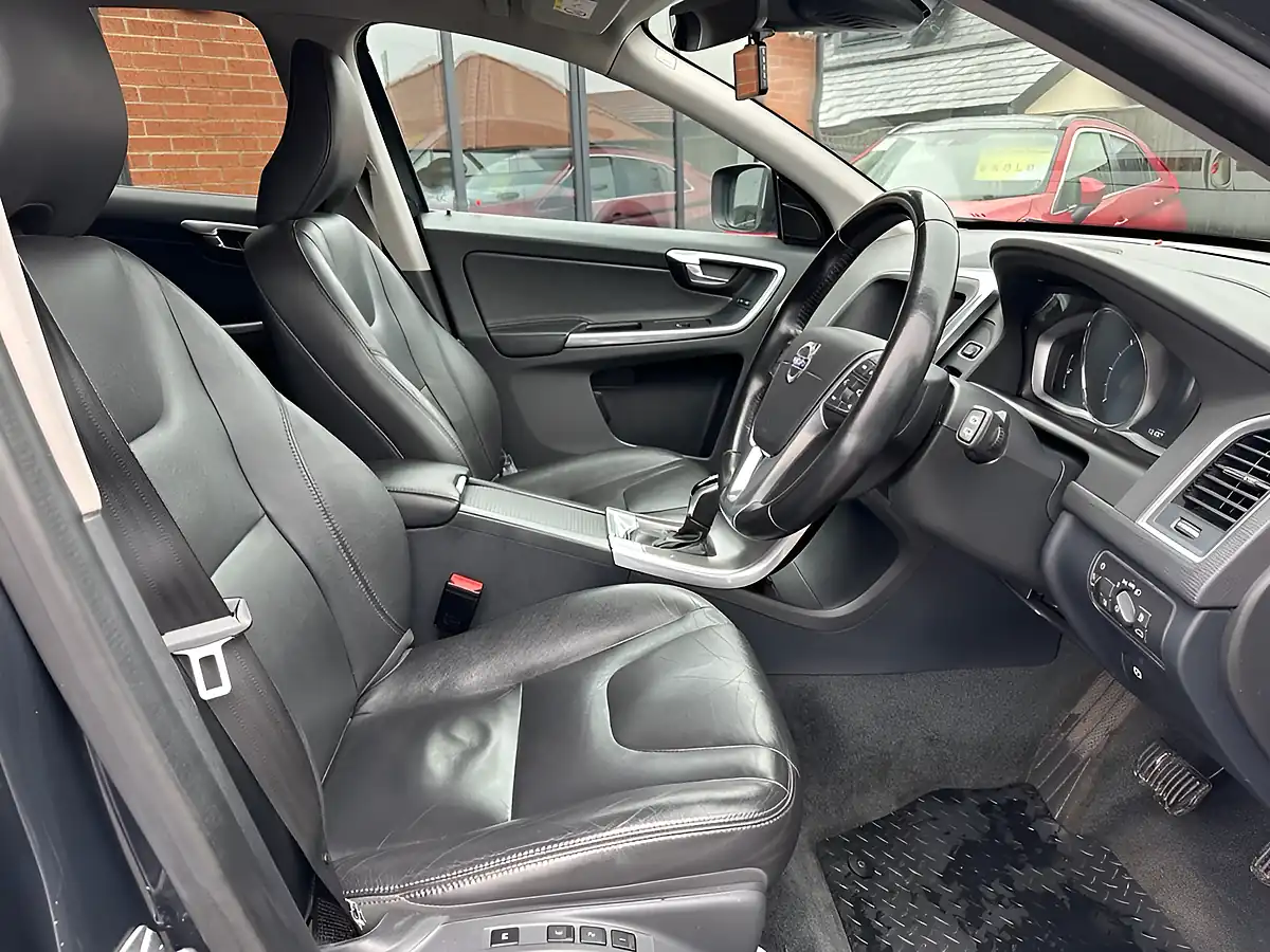 Used 2016 Volvo XC60 Se Lux Nav Saville Grey - Interior and Exterior details 11
