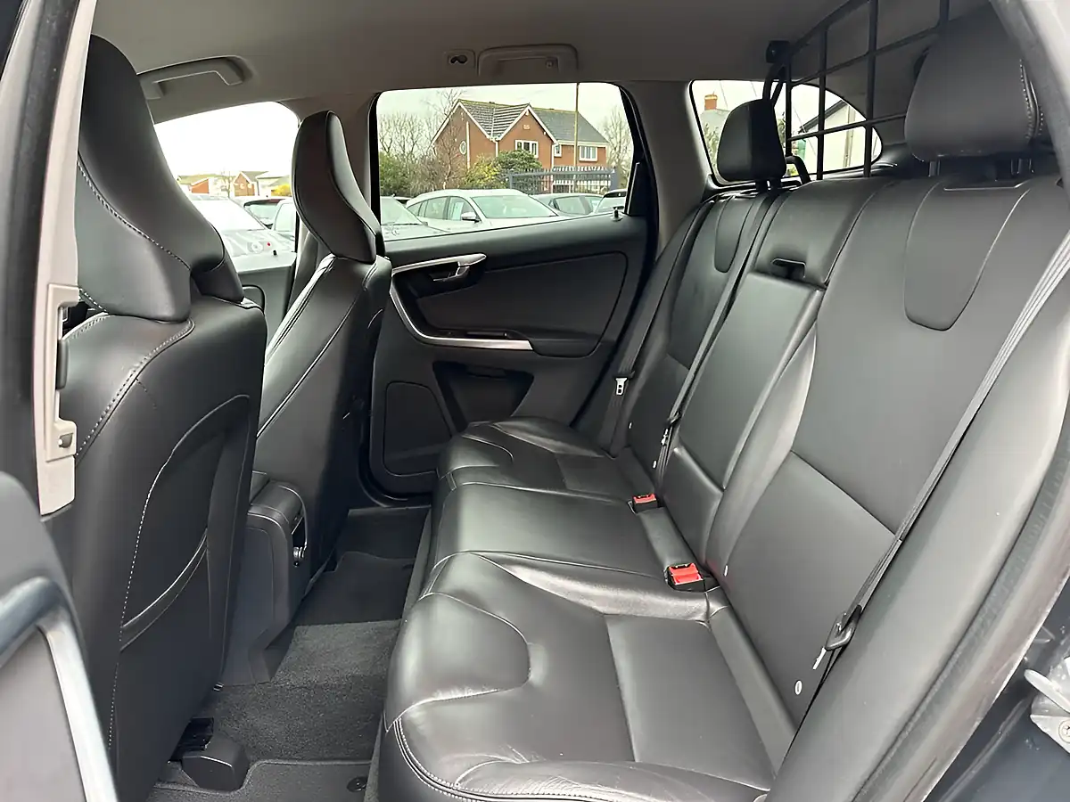 Used 2016 Volvo XC60 Se Lux Nav Saville Grey - Interior and Exterior details 13